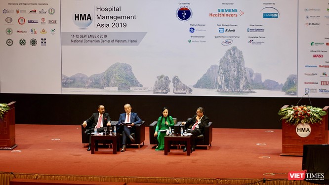 Bộ trưởng Bộ Y tế Nguyễn Thị Kim Tiến cùng các đại biểu thảo luận tại hội nghị 