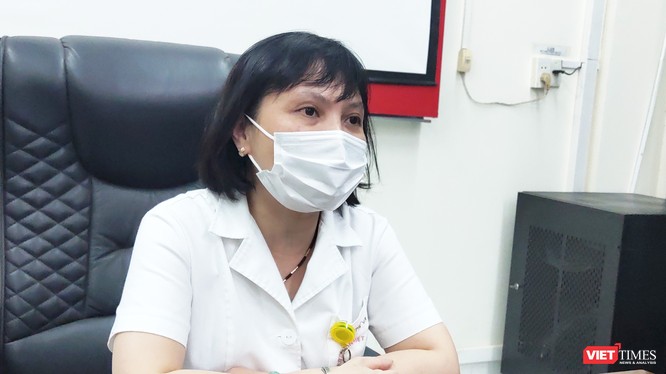 TS. BS. Nguyễn Kim Thư – Trưởng Khoa Virus Ký sinh trùng, Bệnh viện Bệnh Nhiệt đới Trung ương. Ảnh: Minh Thúy 