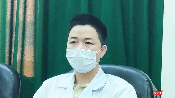 BS. Đồng Phú Khiêm - Phó Trưởng Khoa Hồi sức tích cực, Bệnh viện Bệnh Nhiệt đới Trung ương (Ảnh: Minh Thúy) 