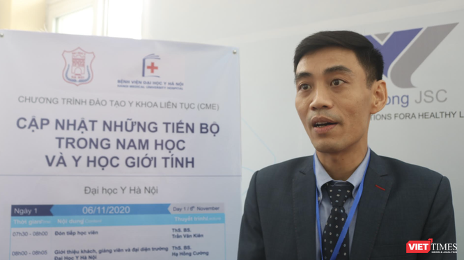 TS. Nguyễn Hoài Bắc – Trưởng Khoa Nam học và Y học giới tính, Bệnh viện Đại học Y Hà Nội (Ảnh: Minh Thuý) 