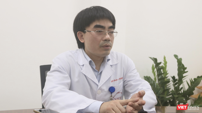 TS. BS. Vũ Minh Điền – Phó Giám đốc Trung tâm phòng, chống dịch, Bệnh viện Bệnh Nhiệt đới Trung ương (Ảnh - Minh Thuý) 