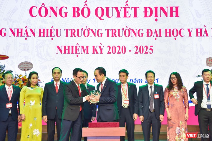 GS.TS. Nguyễn Hữu Tú trở thành tân Hiệu trưởng Trường Đại học Y Hà Nội