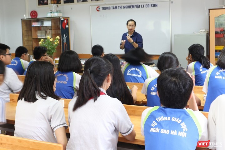 Thấy gì từ một trung tâm thí nghiệm vật lý dành cho học sinh ở Hà Nội?