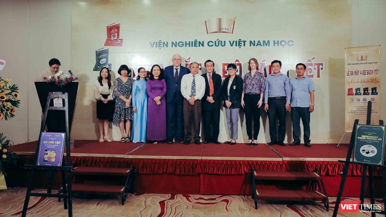 PGS.TS Sử học Nguyễn Mạnh Hùng ra mắt bốn bộ sách về Tết Việt Nam 