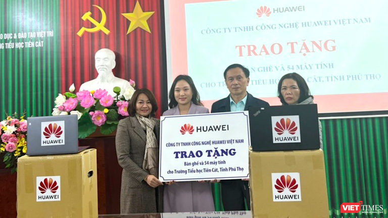 Huawei Việt Nam tặng hơn 150 laptop, tablet và hỗ trợ thắp sáng cho hàng trăm thầy trò vùng sâu