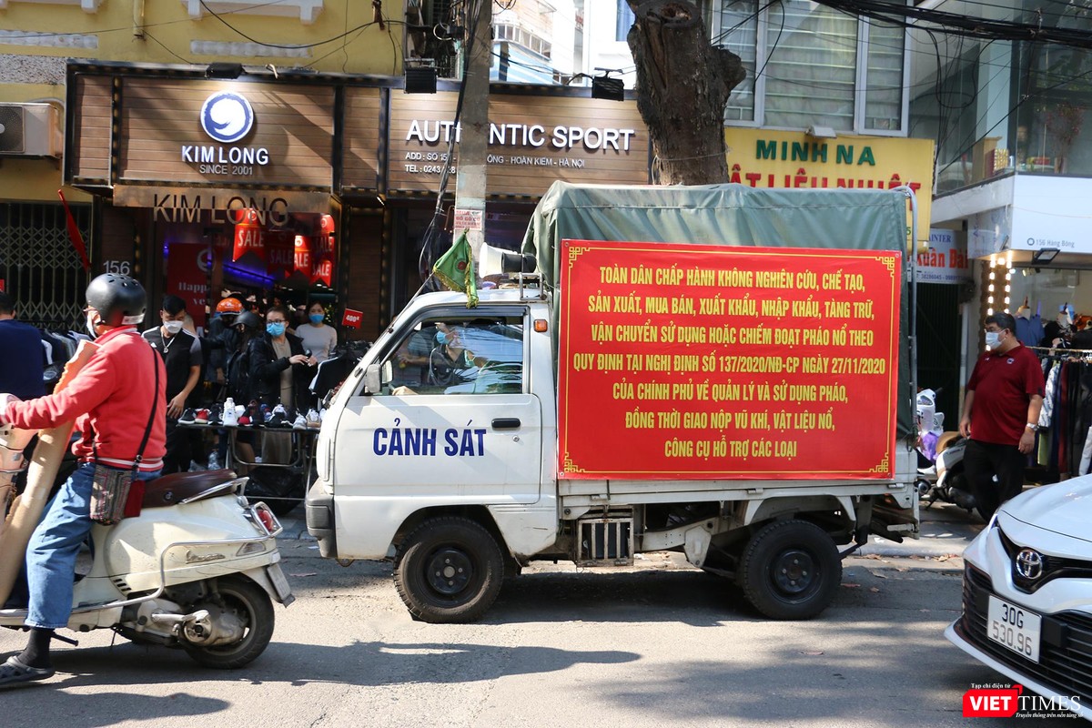 Hà Nội chiều 30 Tết: phố phường nhộn nhịp người chụp ảnh, mua sắm ảnh 34