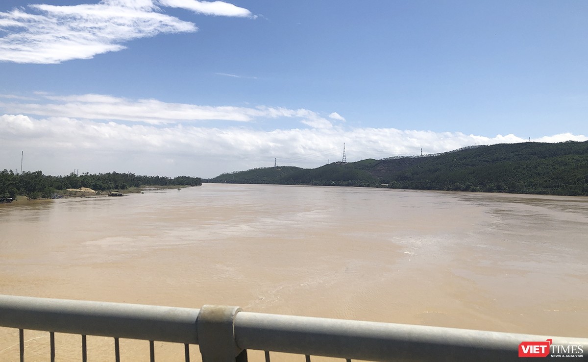 Quảng Nam: Thủy điện Đắk Mi 4 xả lũ, hạ du sông Vu Gia chìm trong nước ảnh 1