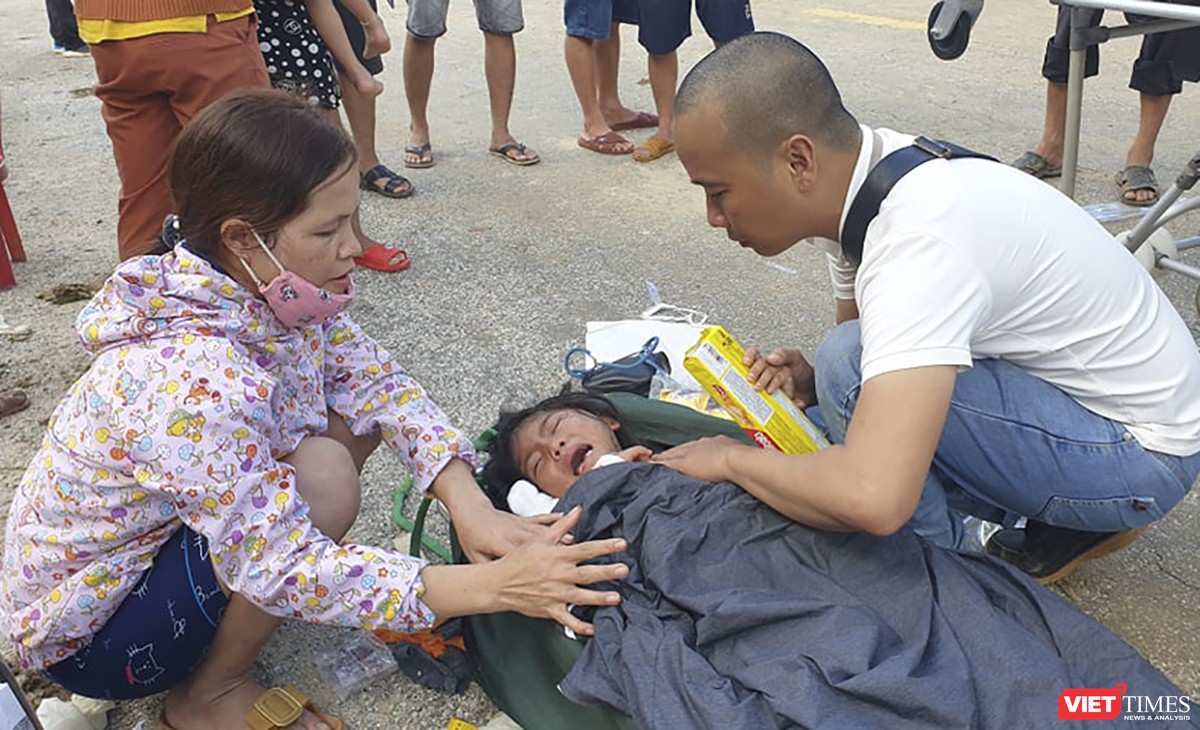 Cận cảnh cứu hộ nạn nhân sạt lở đất ở Trà Leng ảnh 20