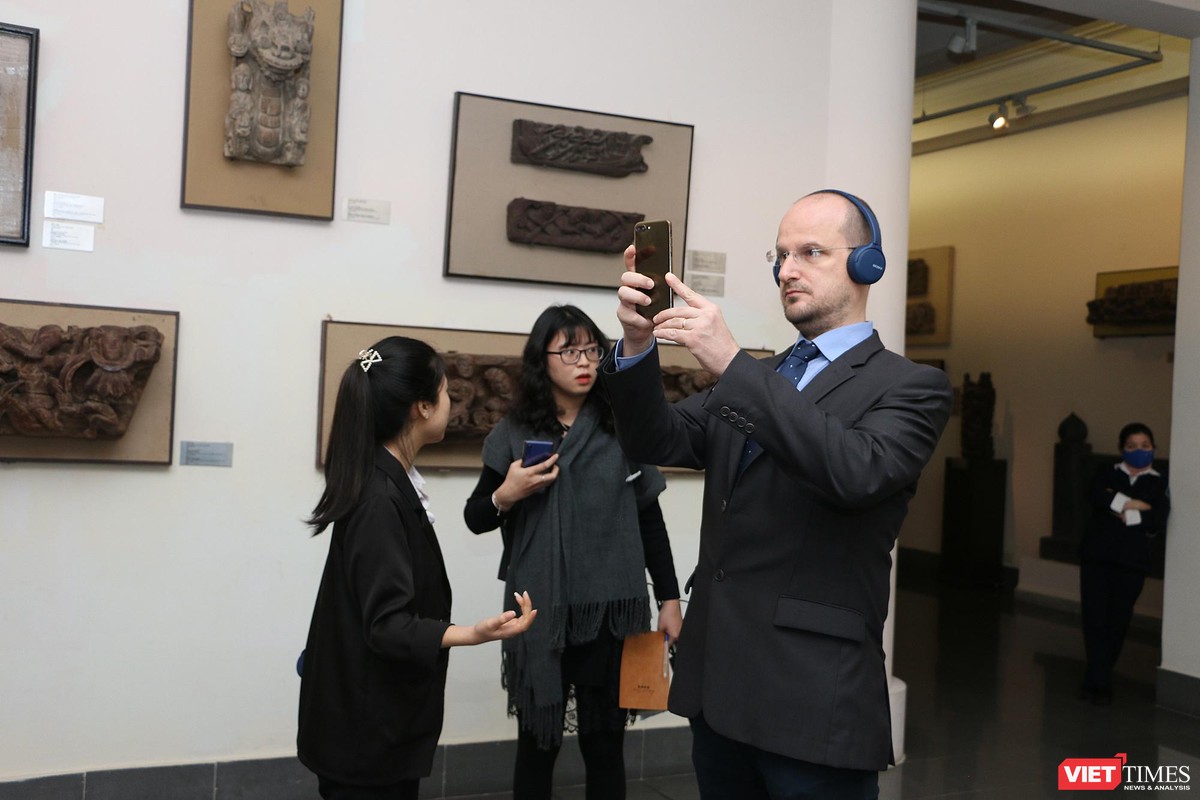 Bảo tàng Mỹ thuật Việt Nam khai mạc triển lãm Mùa xuân Đất nước, trưng bày tác phẩm từ nhiều thế hệ ảnh 9