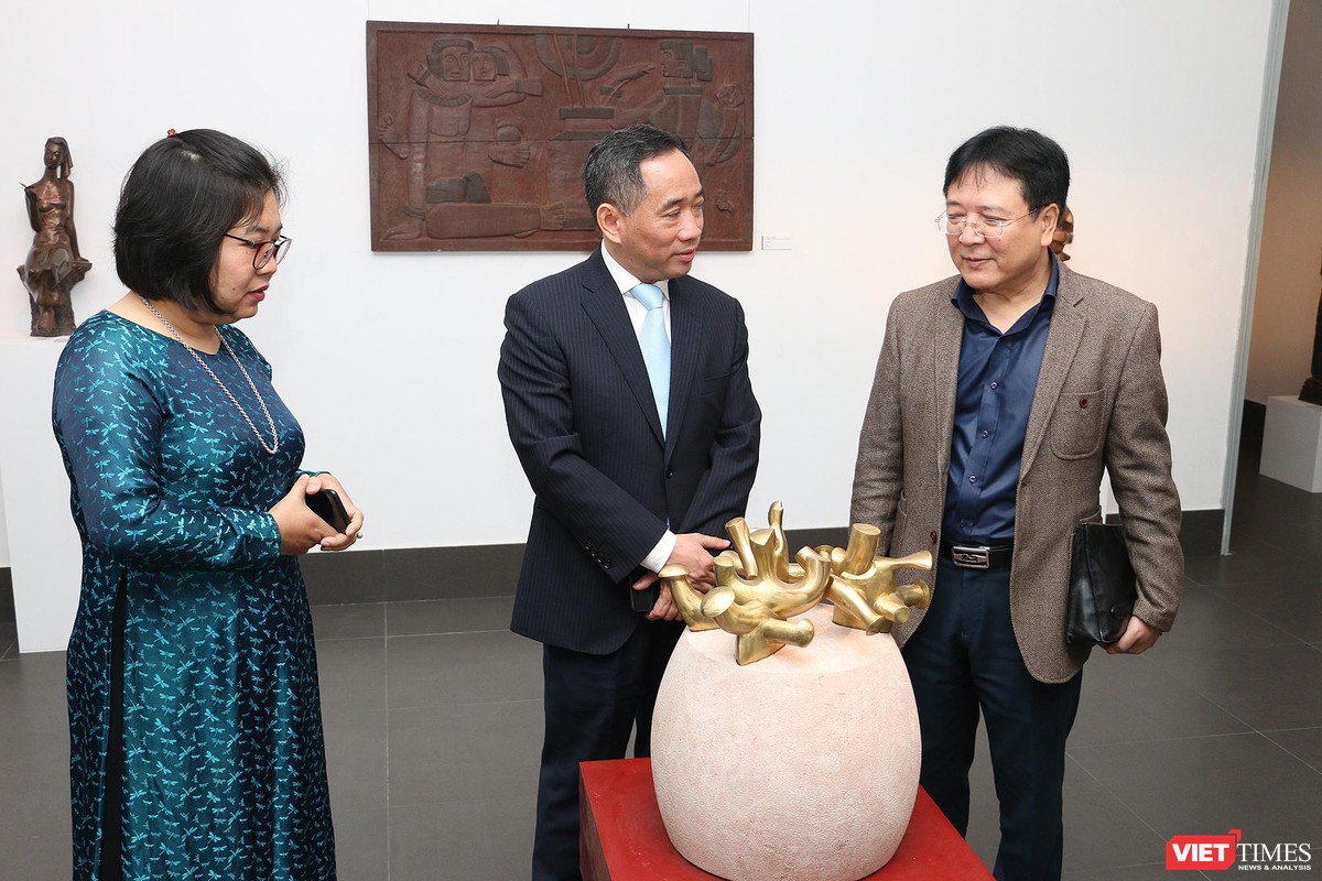 Bảo tàng Mỹ thuật Việt Nam khai mạc triển lãm Mùa xuân Đất nước, trưng bày tác phẩm từ nhiều thế hệ ảnh 1