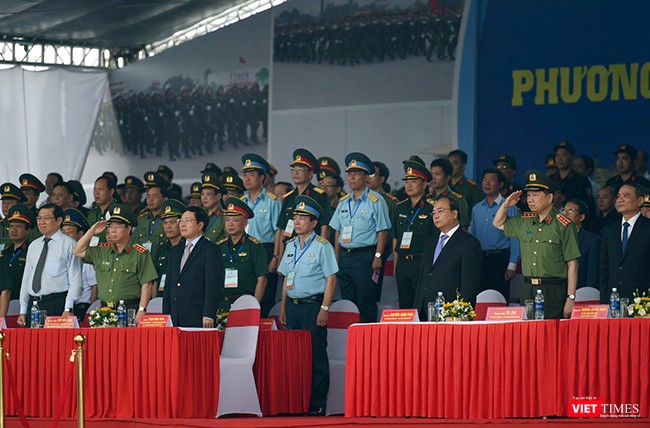 Thủ tướng Nguyễn Xuân Phúc cùng lãnh đạo các Bộ ngành Trung ương và các địa phương tại Lễ xuất quân và diễn tập phương án bảo vệ Tuần lễ Cấp cao APEC 2017 diễn ra tại Đà Nẵng