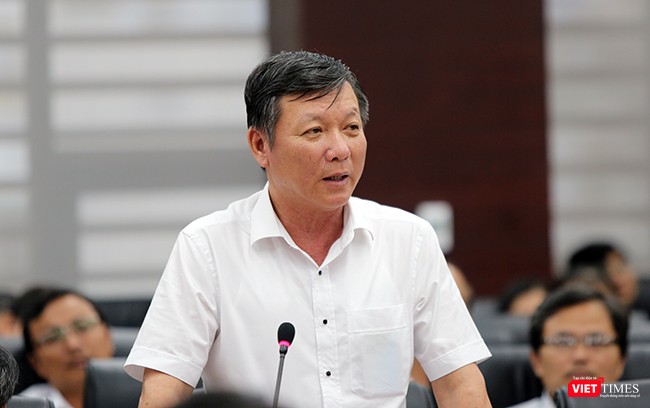 Ông Lê Văn Trung, Giám đốc Sở Giao thông vận tải TP Đà Nẵng thông tin về tiến độ thi công Dự án hầm chui Điện Biên Phủ-Nguyễn Tri Phương tại buổi Họp báo