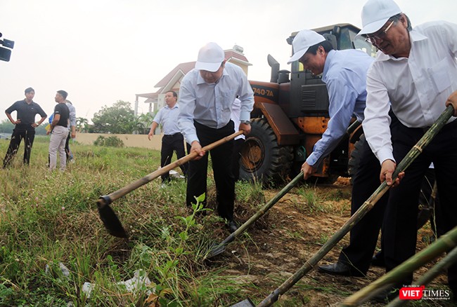 Chủ tịch, Phó Chủ tịch UBND TP cùng lãnh đạo các sở ban ngành cùng ra quân dọn dẹp vệ sinh môi trường