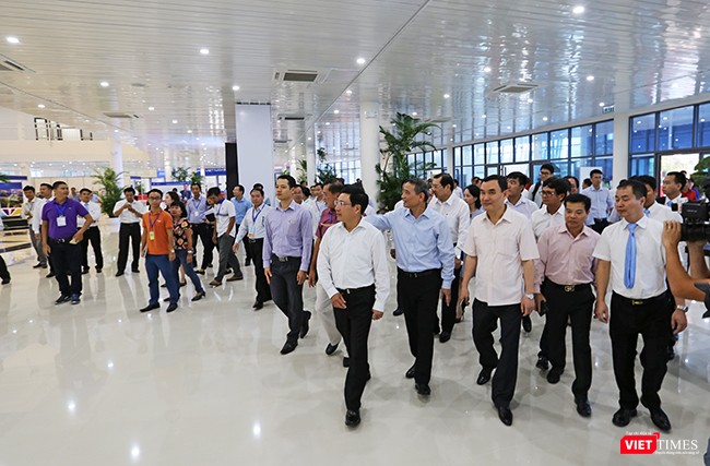 Phó Thủ tướng, Bộ trưởng Bộ Ngoại giao Phạm Bình Minh cùng lãnh đạo các Bộ ngành TƯ và lãnh đạo TP. Đà Nẵng kiểm tra Trung tâm Báo chí Quốc tế APEC 2017.