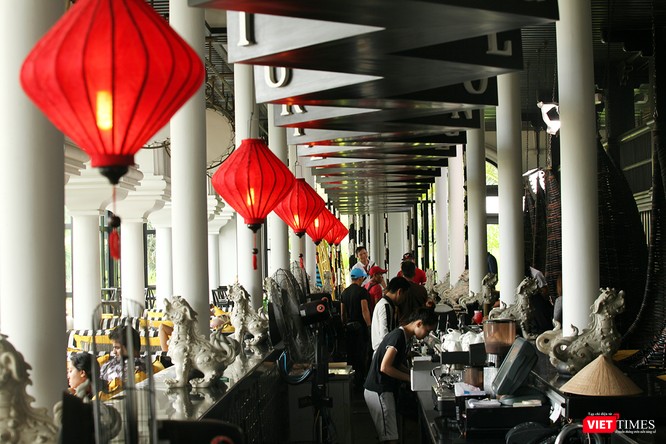 Hay khu Long Bar với những món coctail hấp dẫn