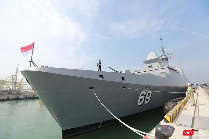 Tàu khu trục RSS INTREPID-Hải quân Singapore đã đến Đà Nẵng ảnh 2
