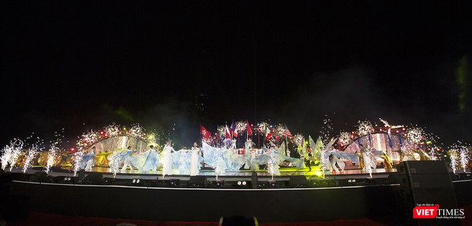 Pháo hoa Đà Nẵng 2018: Mãn nhãn “Bức họa Huyền thoại của những cây cầu” ảnh 6
