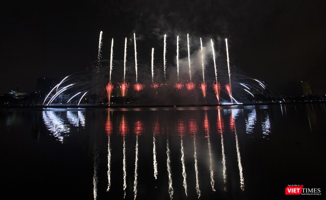 Pháo hoa Đà Nẵng 2018: Mãn nhãn “Bức họa Huyền thoại của những cây cầu” ảnh 24