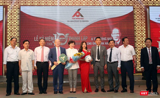 HLV U23 Park Hang Seo cùng phu nhân đến Đà Nẵng nhận trao tặng nhà ảnh 1