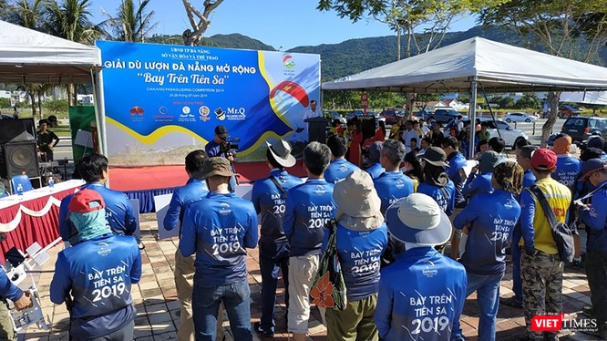 Ngắm những cánh dù “Bay trên Tiên Sa” ở Đà Nẵng ảnh 4