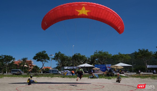 Ngắm những cánh dù “Bay trên Tiên Sa” ở Đà Nẵng ảnh 11