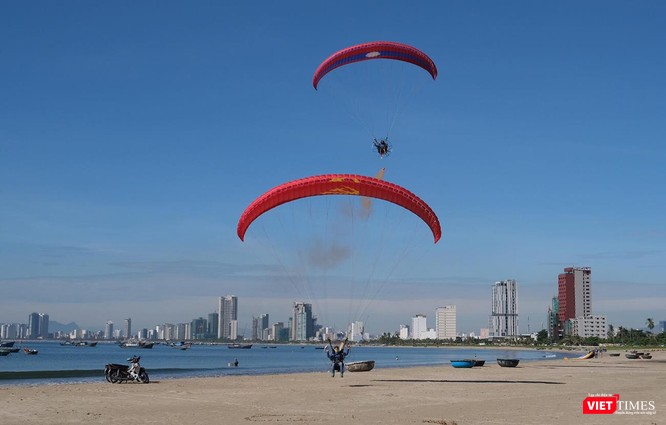 Ngắm những cánh dù “Bay trên Tiên Sa” ở Đà Nẵng ảnh 6