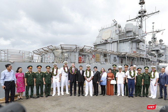 Toàn cảnh chuyến thăm của đội tàu USS Theodore Roosevelt (CVN-71) ở Đà Nẵng ảnh 11