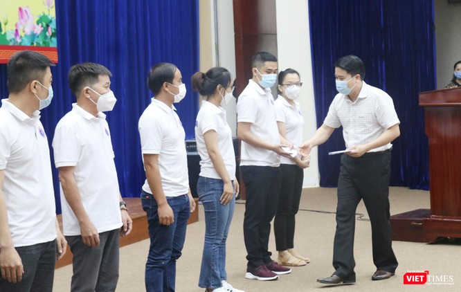 Quảng Nam: Đoàn y bác sĩ tình nguyện lên đường hỗ trợ TP HCM chống dịch COVID-19 ảnh 3