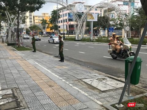 Cảnh sát dẫn đoàn nguyên thủ Nga về khách sạn