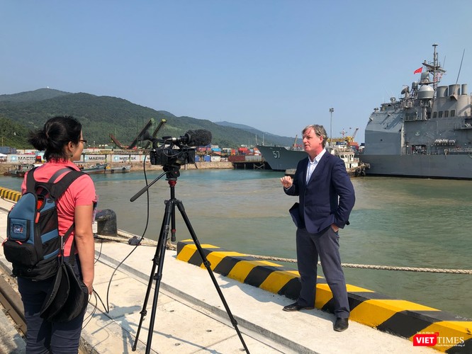 Chiêm ngưỡng tàu sân bay Mỹ USS Carl Vinson đang neo đậu ở Cảng Tiên Sa ảnh 9