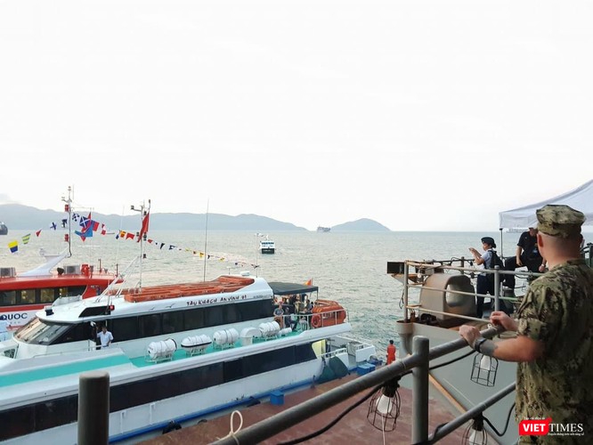 Chiêm ngưỡng tàu sân bay Mỹ USS Carl Vinson đang neo đậu ở Cảng Tiên Sa ảnh 15