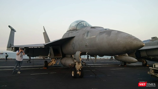 Chiêm ngưỡng tàu sân bay Mỹ USS Carl Vinson đang neo đậu ở Cảng Tiên Sa ảnh 24