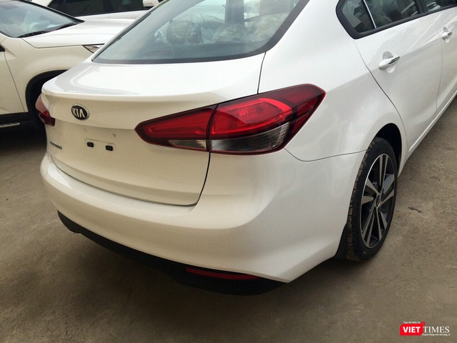 Cạnh tranh cả với phân khúc B, Kia Cerato 1.6 MT Base chốt giá dưới 500 triệu ảnh 1