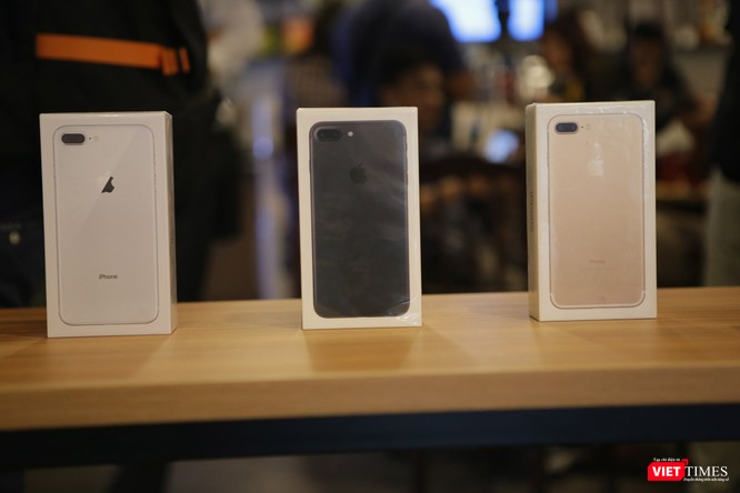Từ iPhone đời đầu đến iPhone X lần đầu tiên hội tụ trong một triển lãm tại Hà Nội ảnh 12