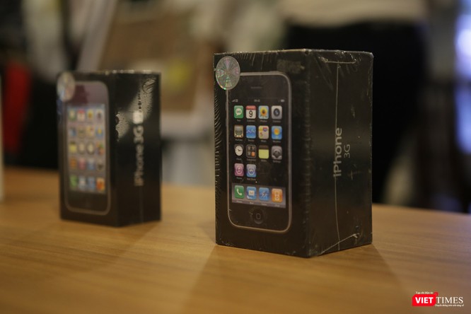 Từ iPhone đời đầu đến iPhone X lần đầu tiên hội tụ trong một triển lãm tại Hà Nội ảnh 5