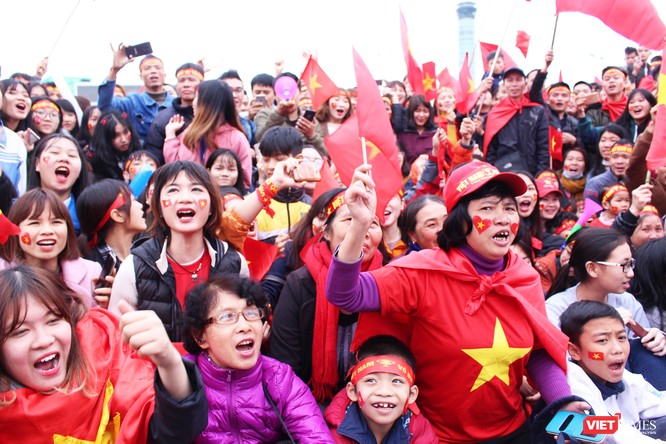 Sự cuồng nhiệt với bóng đá của người Việt Nam là số một thế giới ảnh 8