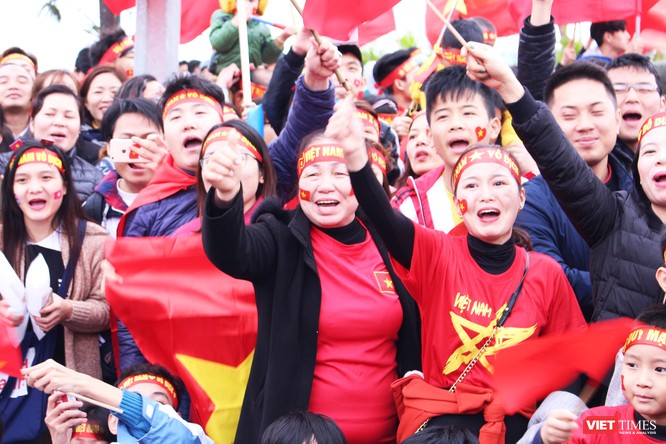 Sự cuồng nhiệt với bóng đá của người Việt Nam là số một thế giới ảnh 9
