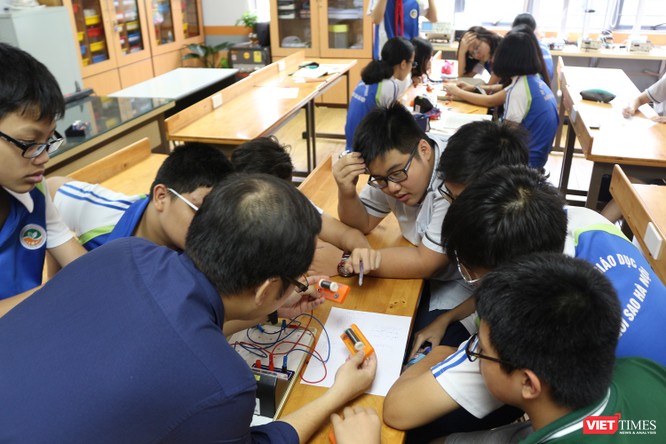 Thấy gì từ một trung tâm thí nghiệm vật lý dành cho học sinh ở Hà Nội? ảnh 3