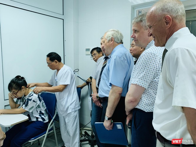 Các nhà khoa học Nga thăm Khoa YHCT của Trường Đại học Y Hà Nội 