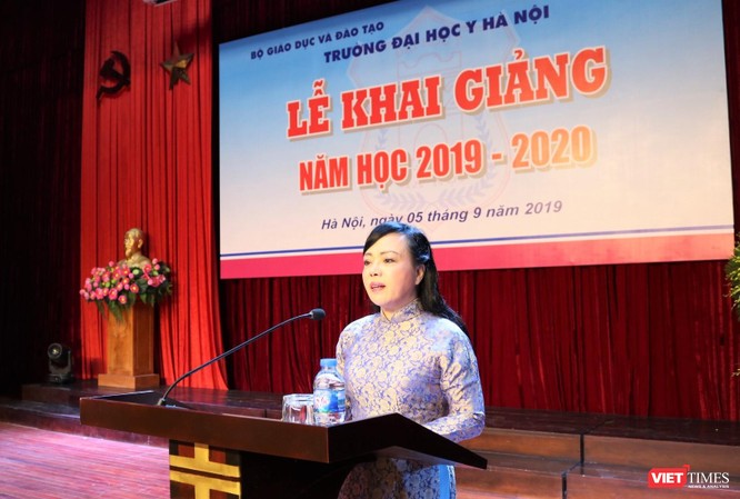Bộ trưởng Bộ Y tế Nguyễn Thị Kim Tiến phát biểu tại lễ khai giảng