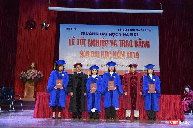 Trao Bằng tốt nghiệp cho gần 800 tân bác sĩ chuyên khoa cấp II và thạc sĩ được đào tạo theo hướng chuẩn quốc tế ảnh 13
