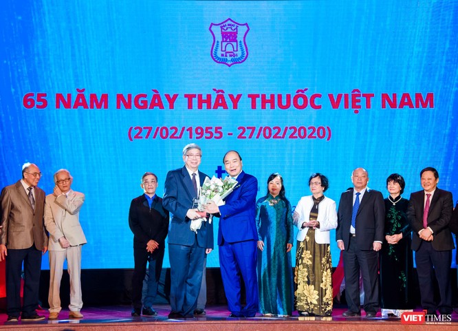 Thủ tướng vinh danh các giáo sư, trí thức có nhiều đóng góp cho Trường Đại học Y Hà Nội và y học nước nhà
