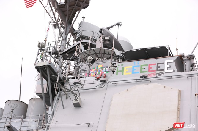 “Đột nhập” tuần dương hạm USS Bunker Hill vừa cập cảng Đà Nẵng ảnh 10