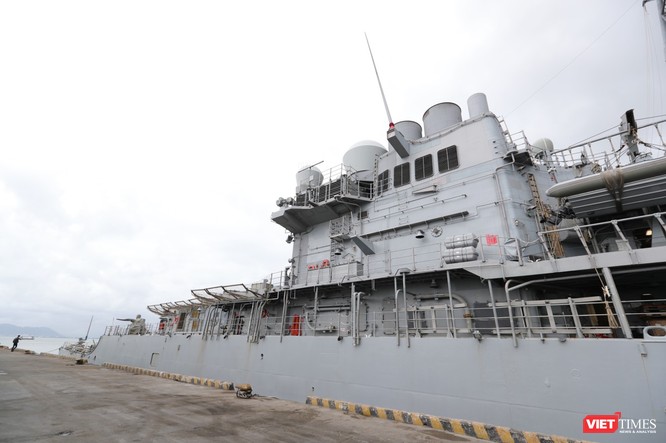 “Đột nhập” tuần dương hạm USS Bunker Hill vừa cập cảng Đà Nẵng ảnh 5
