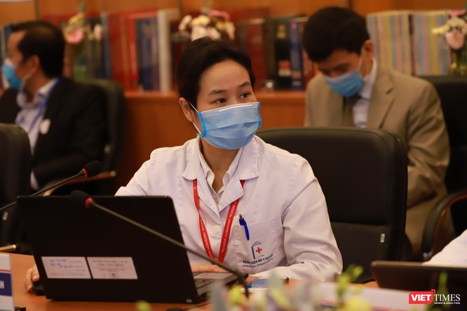 Bác sĩ Bệnh viện Đại học Y Hà Nội hội chẩn, khám bệnh từ xa cho người dân phải cách ly mùa dịch COVID-19 ảnh 5