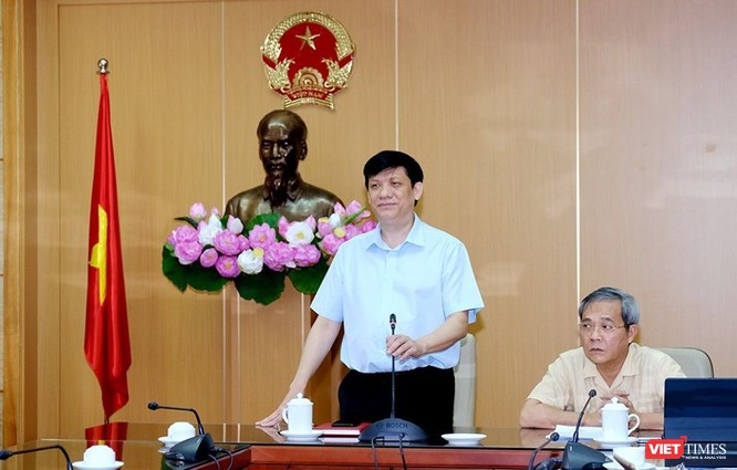 Quyền Bộ trưởng Bộ Y tế Nguyễn Thanh Long chủ trì cuộc họp trực tuyến với Giám đốc Sở Y tế 63 tỉnh, thành phố về mở rộng xét nghiệm COVID-19 tại tất cả các c ơ sở y tế