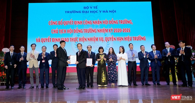 GS.TS. Tạ Thành Văn trở thành Chủ tịch Hội đồng trường đầu tiên của Trường Đại học Y Hà Nội ảnh 2