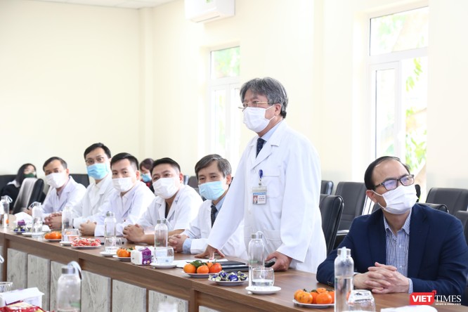 Bộ trưởng Bộ Y tế kiểm tra công tác trực khám, chữa bệnh và chúc Tết tại BV Việt Đức và BV Nhi TW ảnh 2