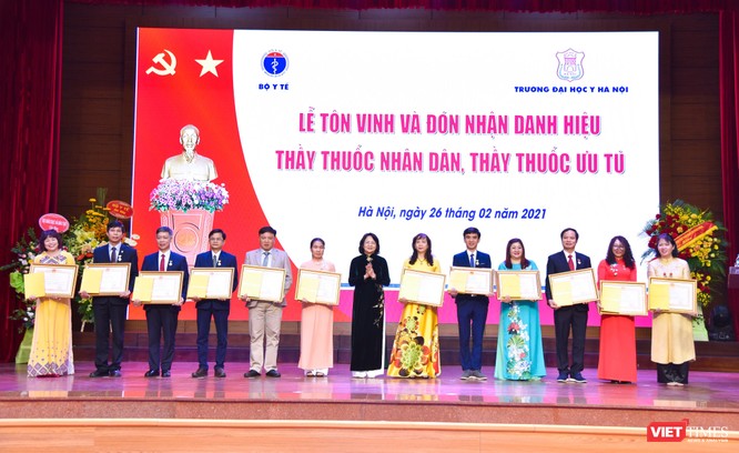 Trường Đại học Y Hà Nội: Đón nhận danh hiệu Thầy thuốc Nhân dân, Thầy thuốc ưu tú cho 22 giảng viên ảnh 4