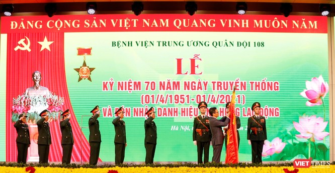 Tổng Bí thư Nguyễn Phú Trọng dự lễ đón danh hiệu Anh hùng lần thứ 3 của BV Trung ương Quân đội 108 ảnh 1